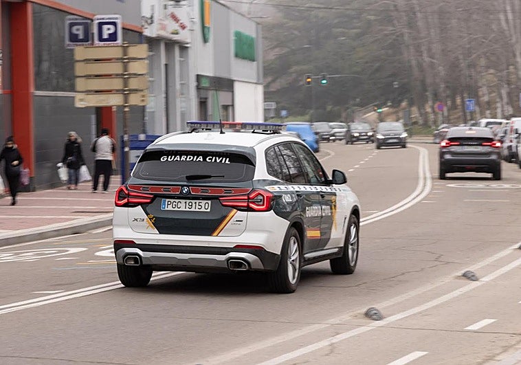 Utiliza un DNI ajeno para contratar líneas de móvil y de internet